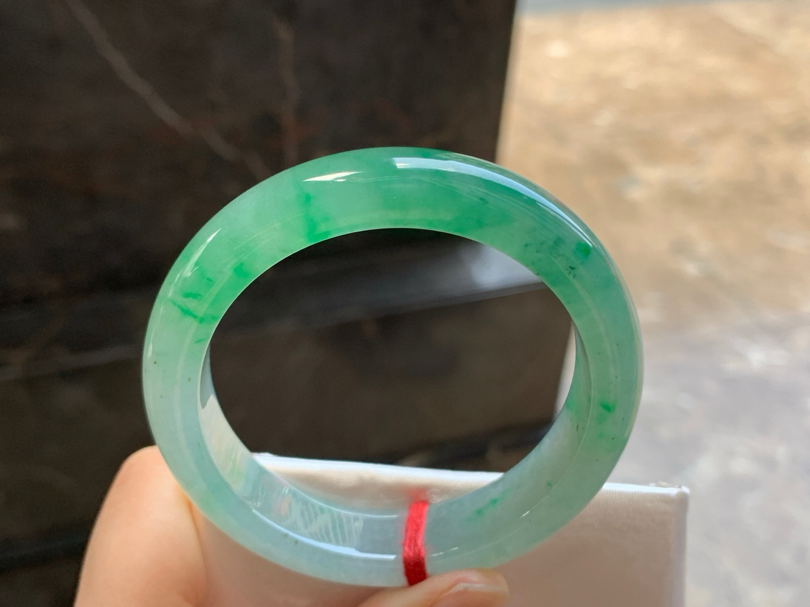 52.5-12.7-8.3
冰绿手镯^_^种水好