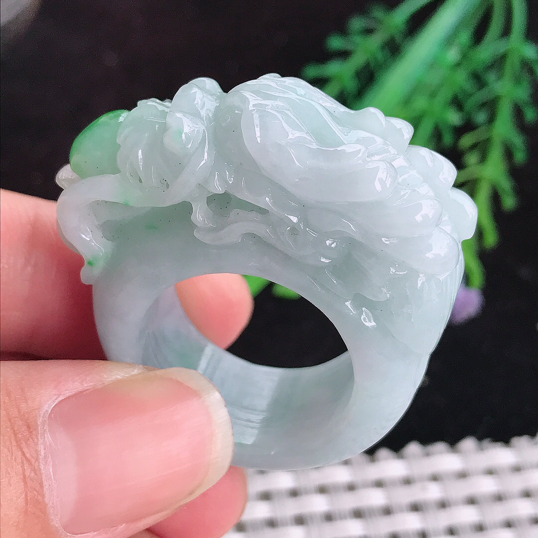 实拍A货翡翠21.2/13.6/6.5老坑精美飘阳绿龙头戒指扳指翡翠玉戒