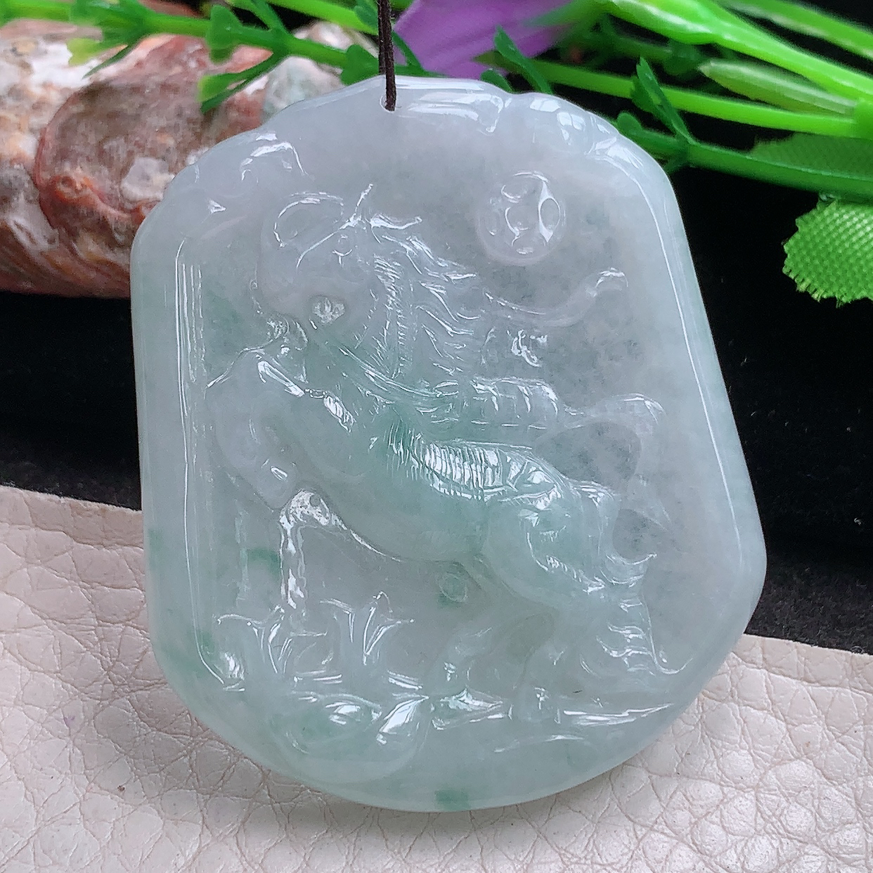 yn实拍51*43.5*6缅甸翡翠a货精雕冰飘花马上发财 生肖马玉吊坠