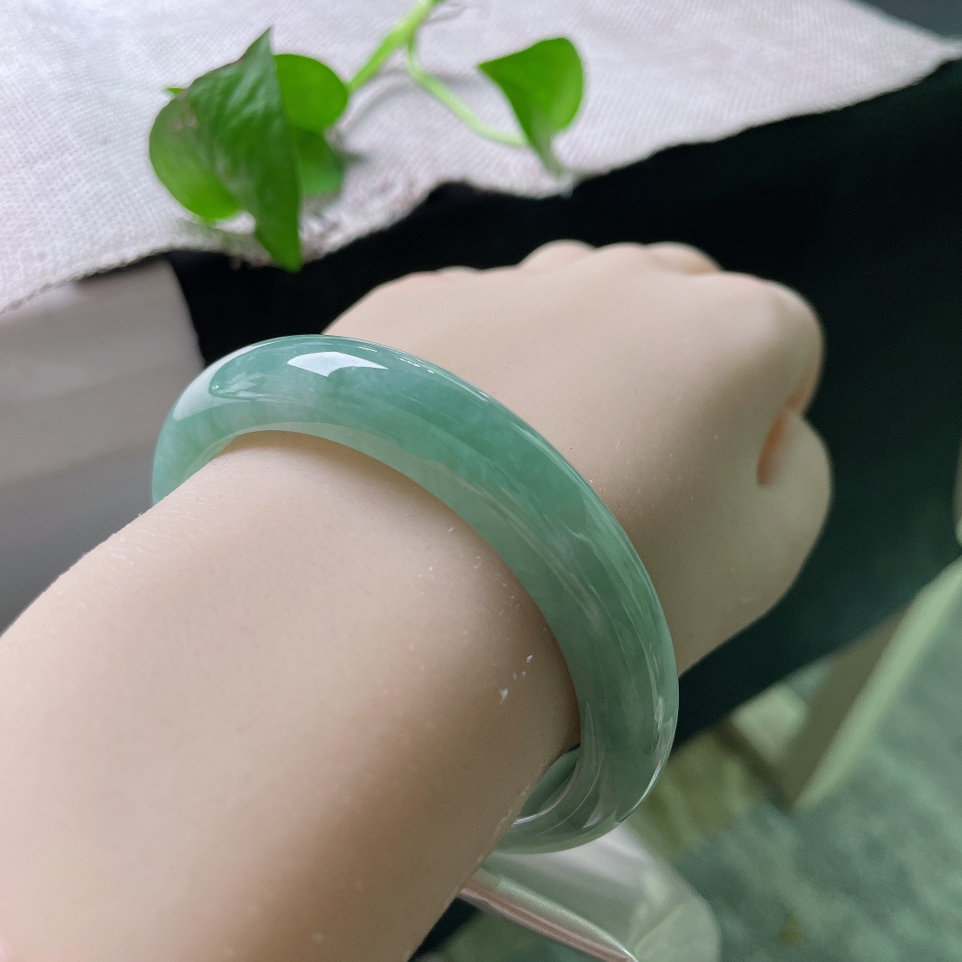 56.8/12.3/7.7，绿底正圈，水润细腻，岁月静好生生欢颜，贵气，晶体，ss54415a
