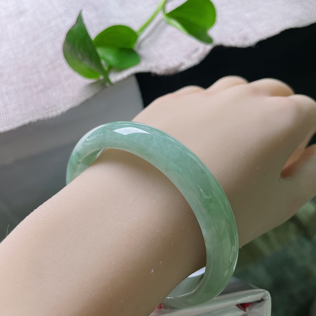 绿底正圈，水润细腻，温婉可人，贵气，洒金，无裂，ss54469a
