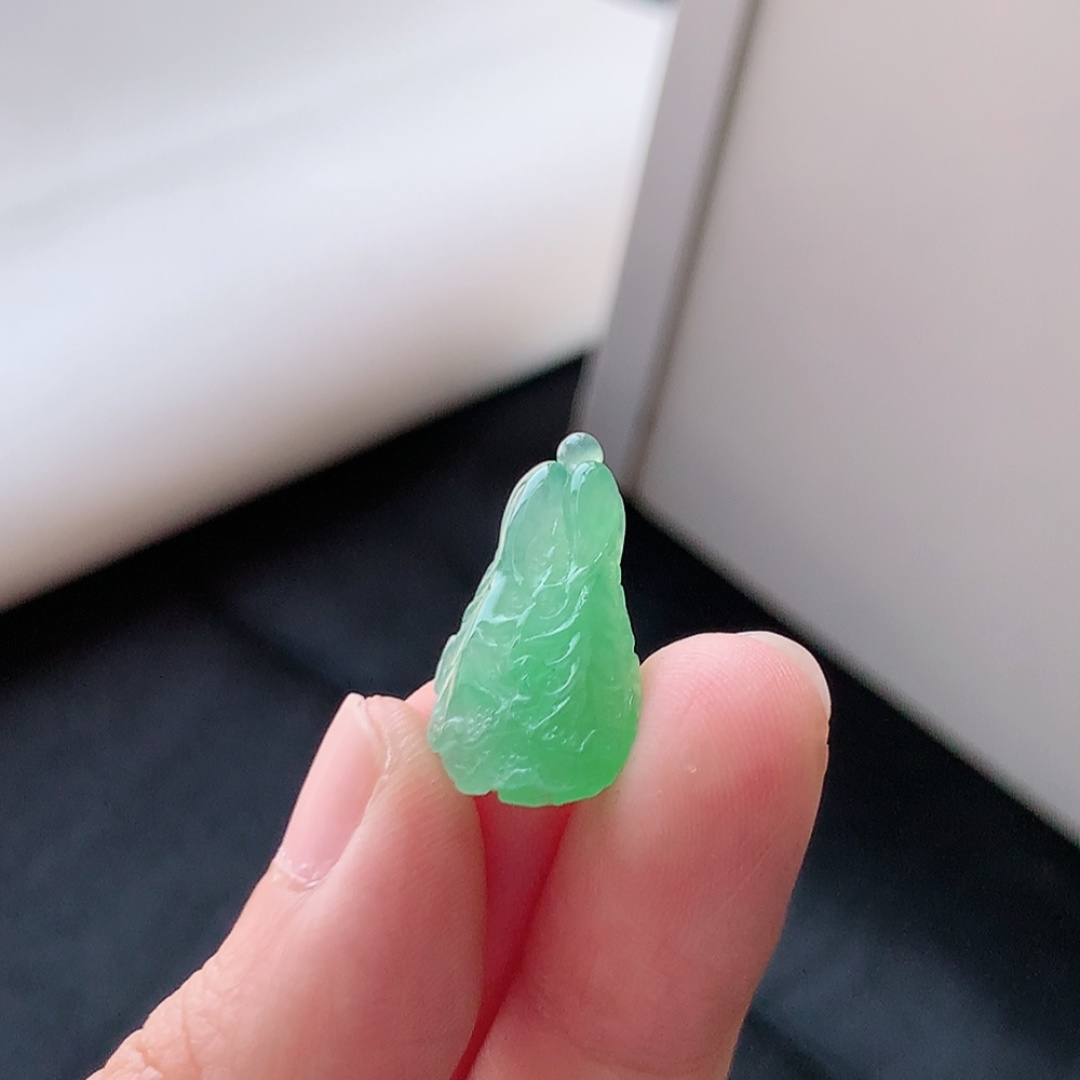 冰飘绿百财挂件 种老底子水润，品相喜悦，佩戴时尚大方 货号90604，22.2-11.8-6.3