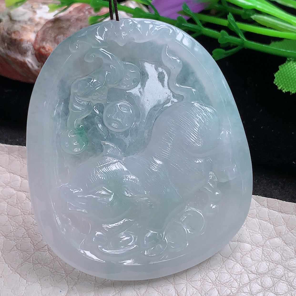 yn实拍53*46*5.7缅甸翡翠a货精雕冰飘花招财猪 生肖猪玉吊坠