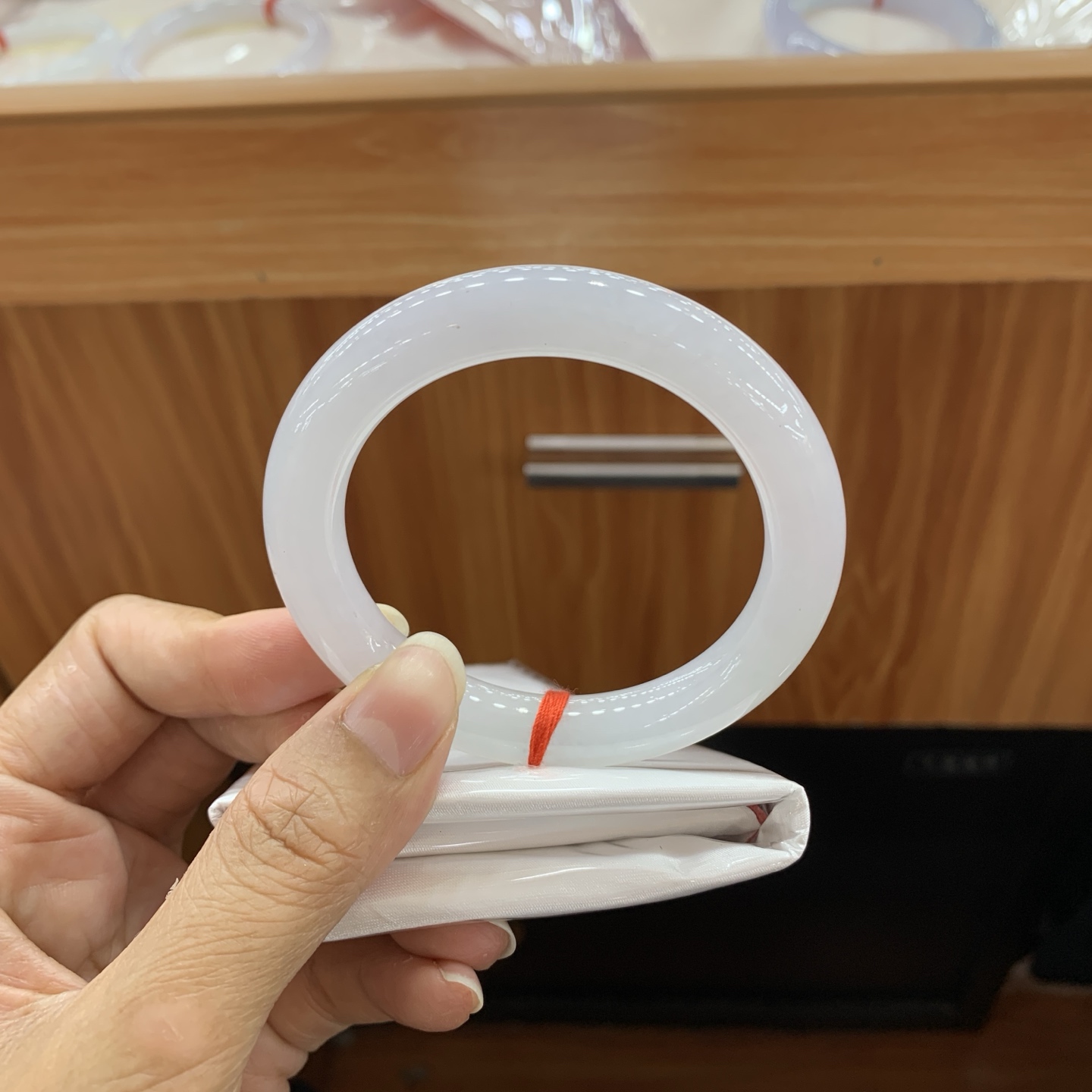 060406MMJ 白冰圆条翡翠手镯 53.3-10-9.9