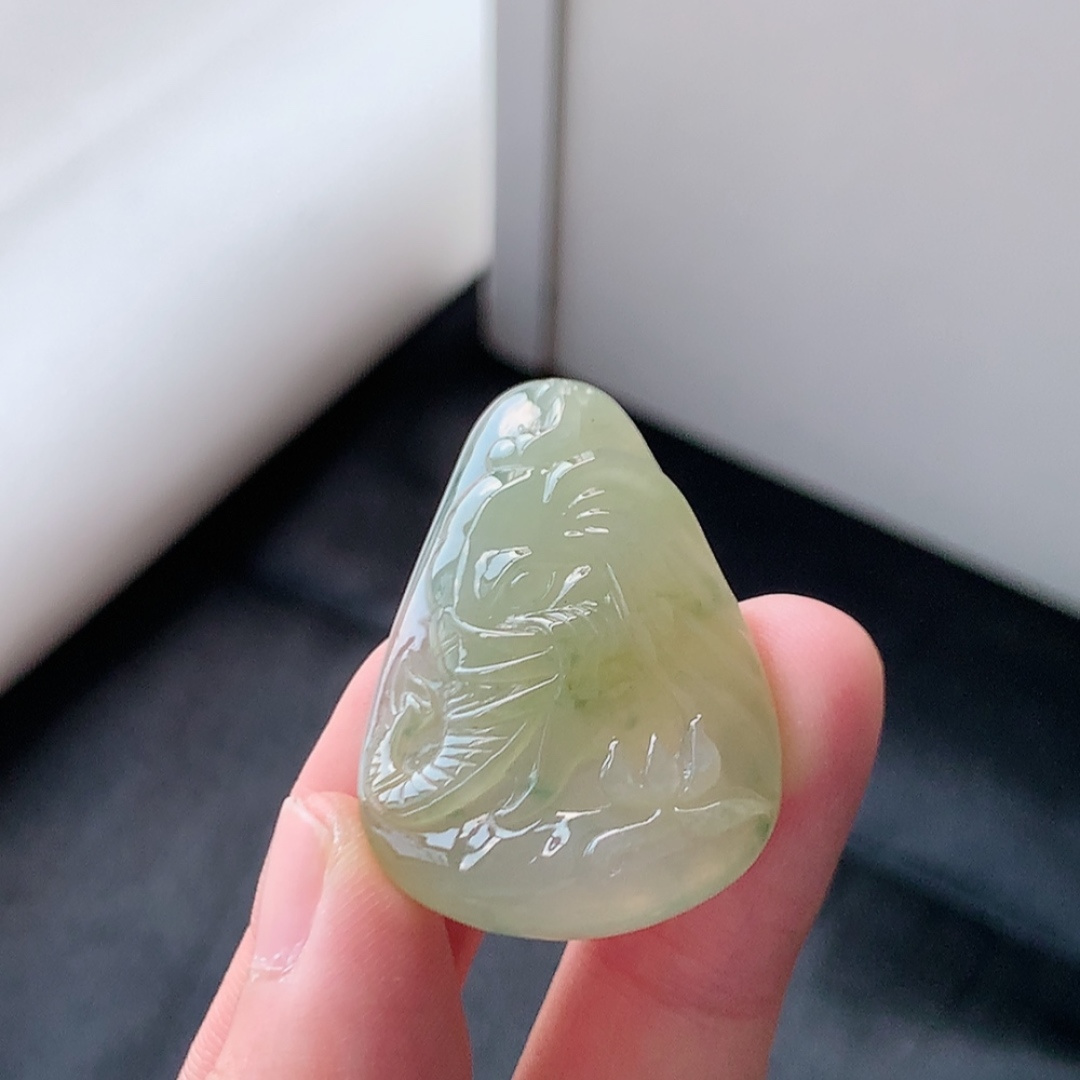 冰黄挂件 色系艳丽，料子冰润细腻，品相喜悦，佩戴优雅灵气 货号33603，36.8-24.3-8.2