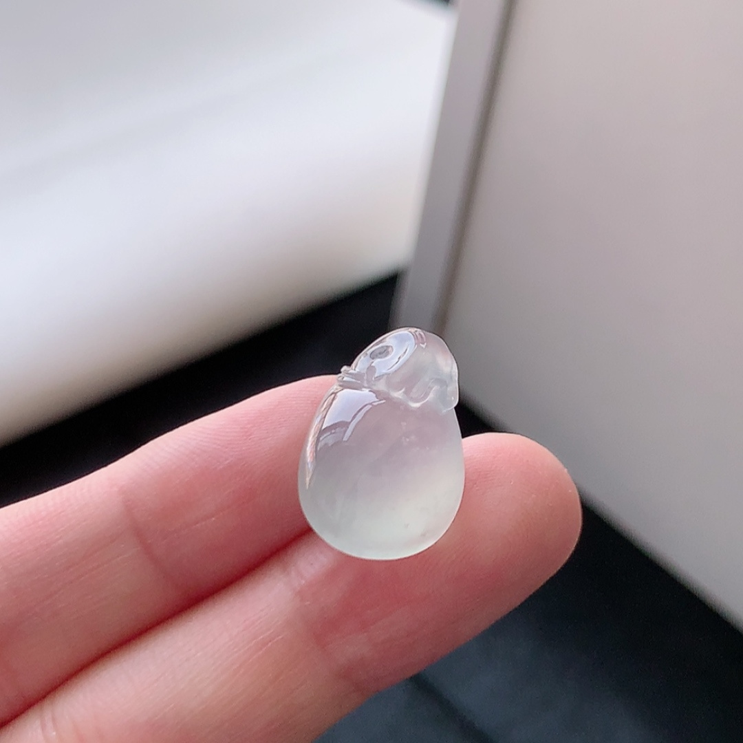 福袋挂件 色系温婉，种老水润细腻，佩戴精致气质 货号90604，18.7-13.0-7.8