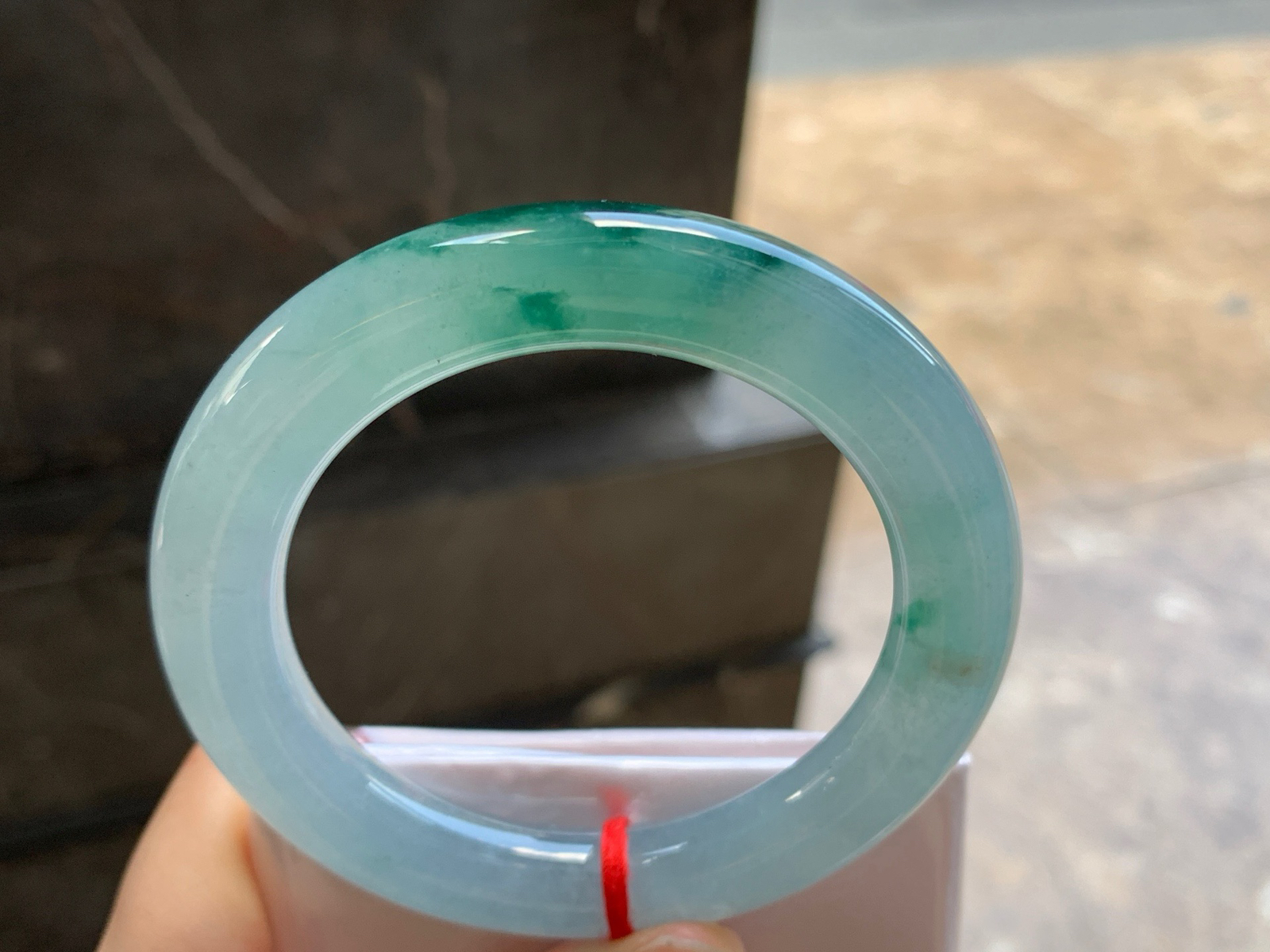 55-11
飘花圆条手镯^_^颜色鲜艳
