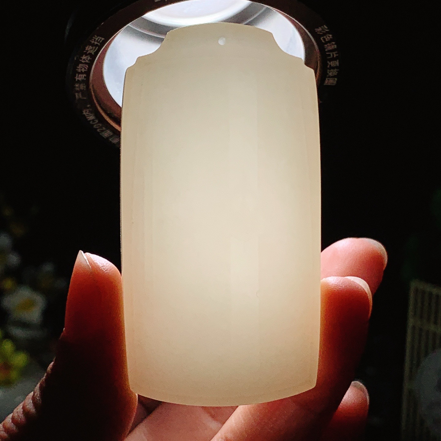 和田玉白玉文殊菩萨挂件 尺寸65/34/12重61克。玉质细腻油润。手推出油。佩戴高端典雅。lt260605