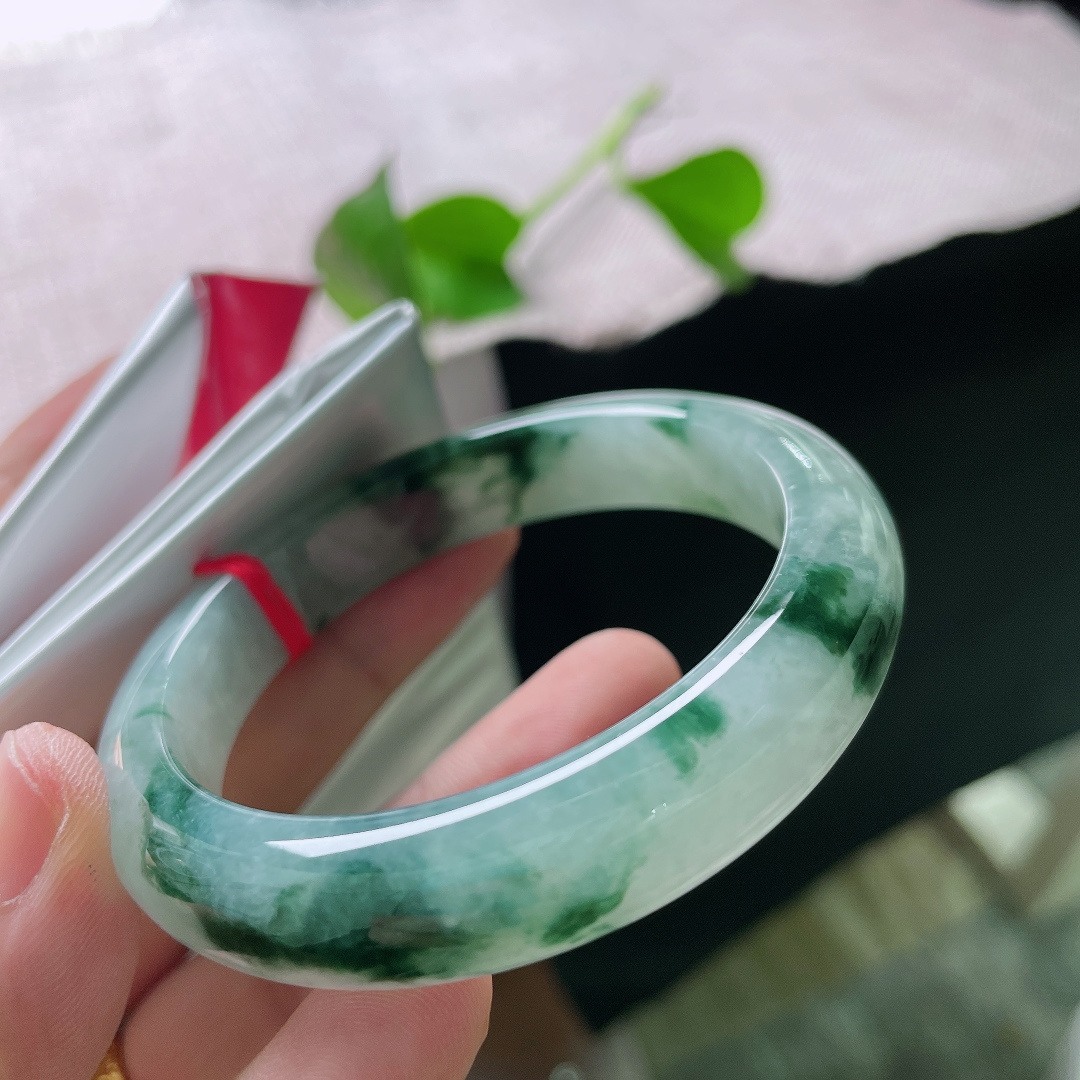 53.9/11.7/7.9，飘花正圈，如墨渲染，花随性走，玉随温润，耐看越戴越润。无裂，ss53906a