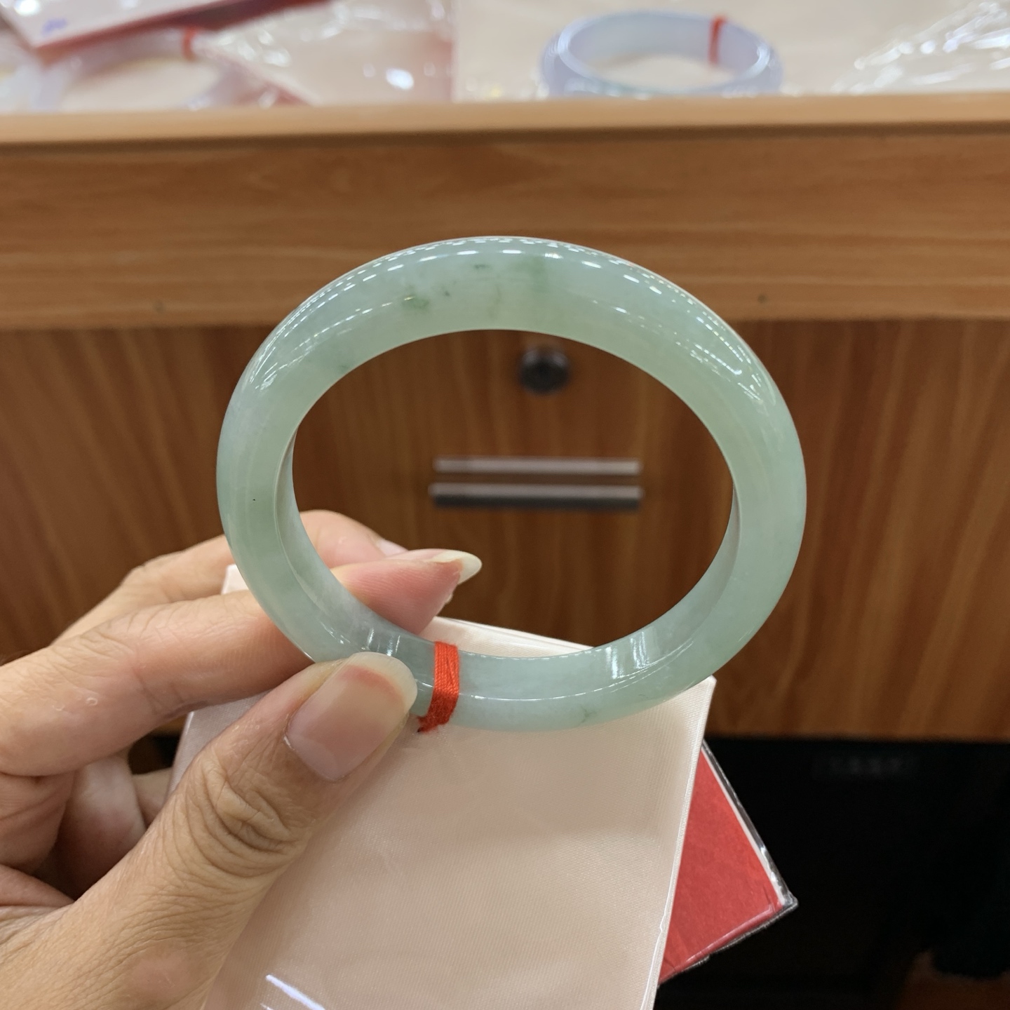 060401AX 飘花正圈翡翠手镯 54.6-10-8