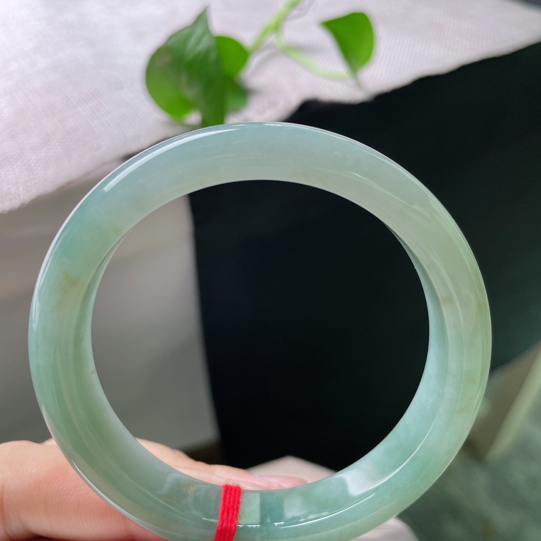 56/11.4/7.9，绿底正圈，满色素雅不张扬，搜细种老，佩戴温柔，无裂，ss54422a