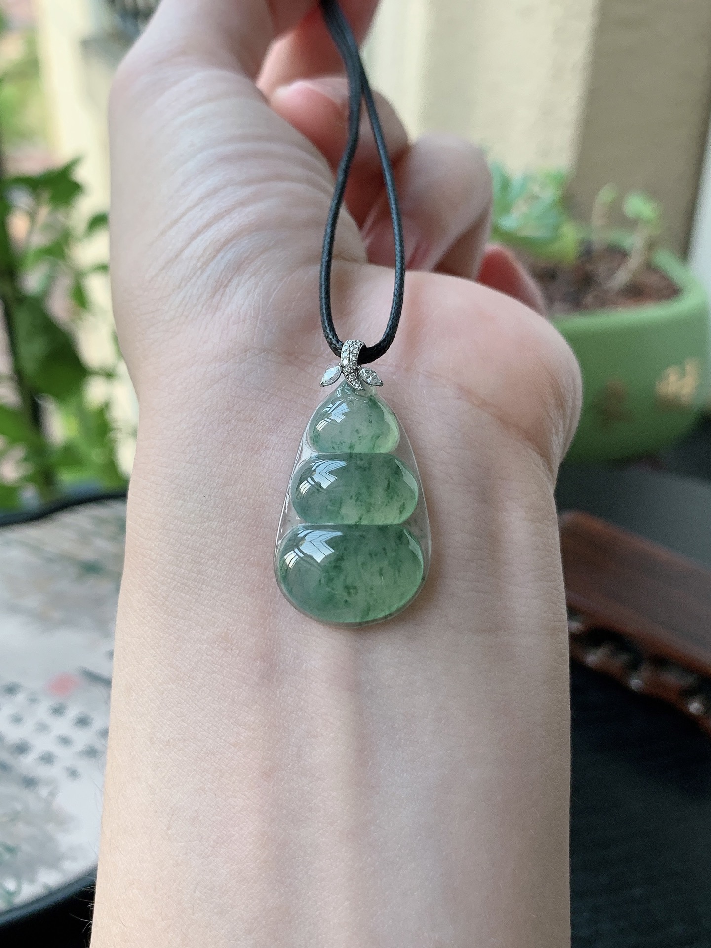 18k金镶嵌老坑冰种胶感晴水飘花福豆吊坠 裸石尺寸:36.8-18-6.4mm