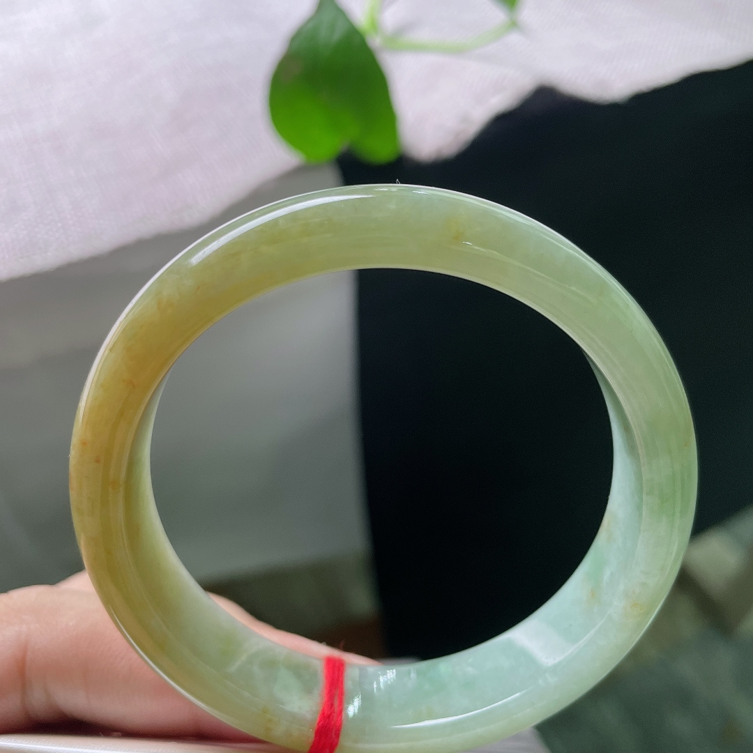 55.2/12.9/7.1，黄翡正圈，水润，肉质细腻干净，一点指甲纹可以忽略，ss54447a