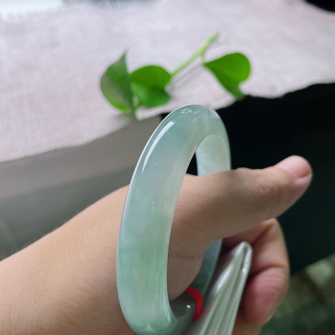 蓝底正圈，如梦似幻，唯美动人，种老，清透泛光，无裂。ss54168a