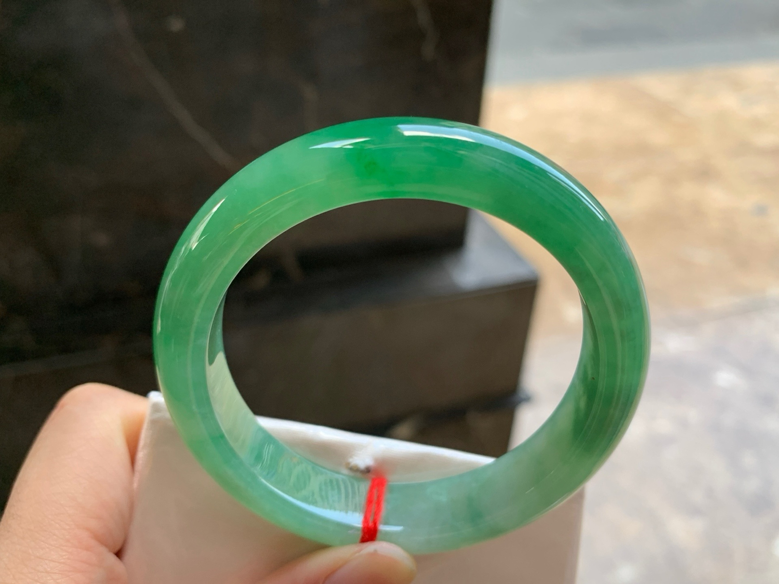 54.5-12.6-8.6
辣绿色手镯^_^颜色鲜艳 浓郁