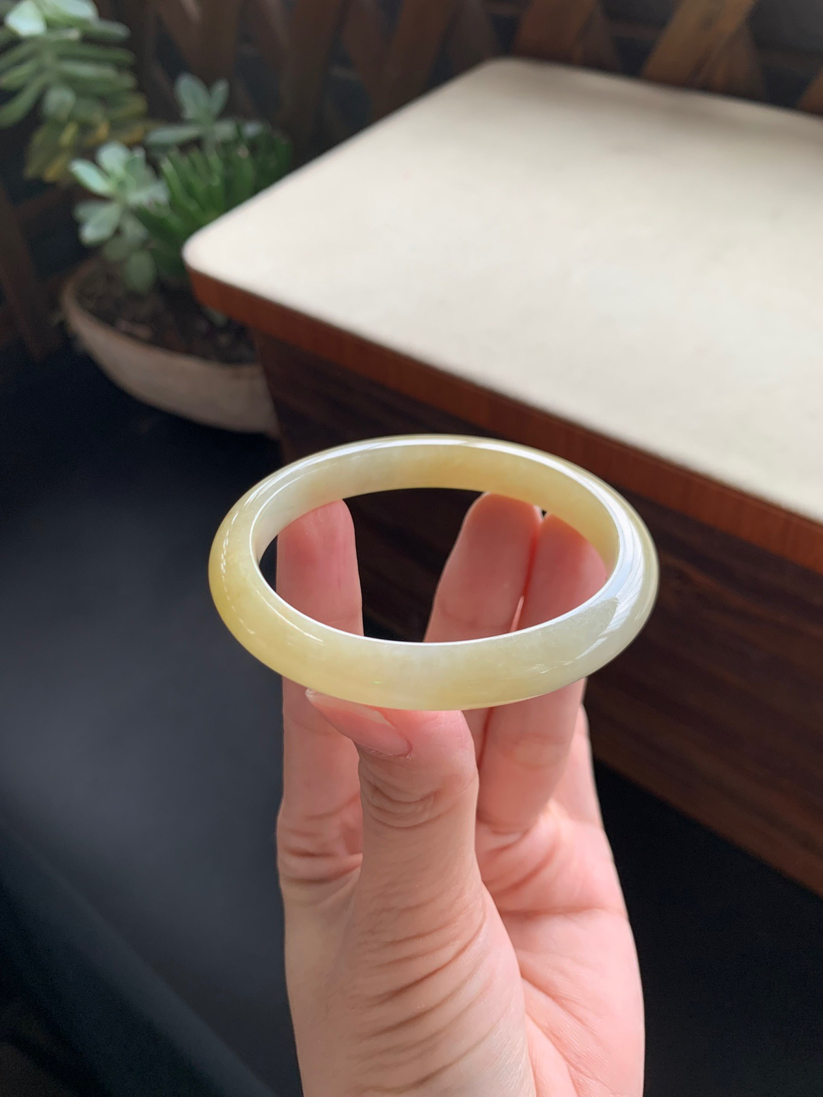 55.1圈口黄翡贵妃手镯，小棉丝可忽略