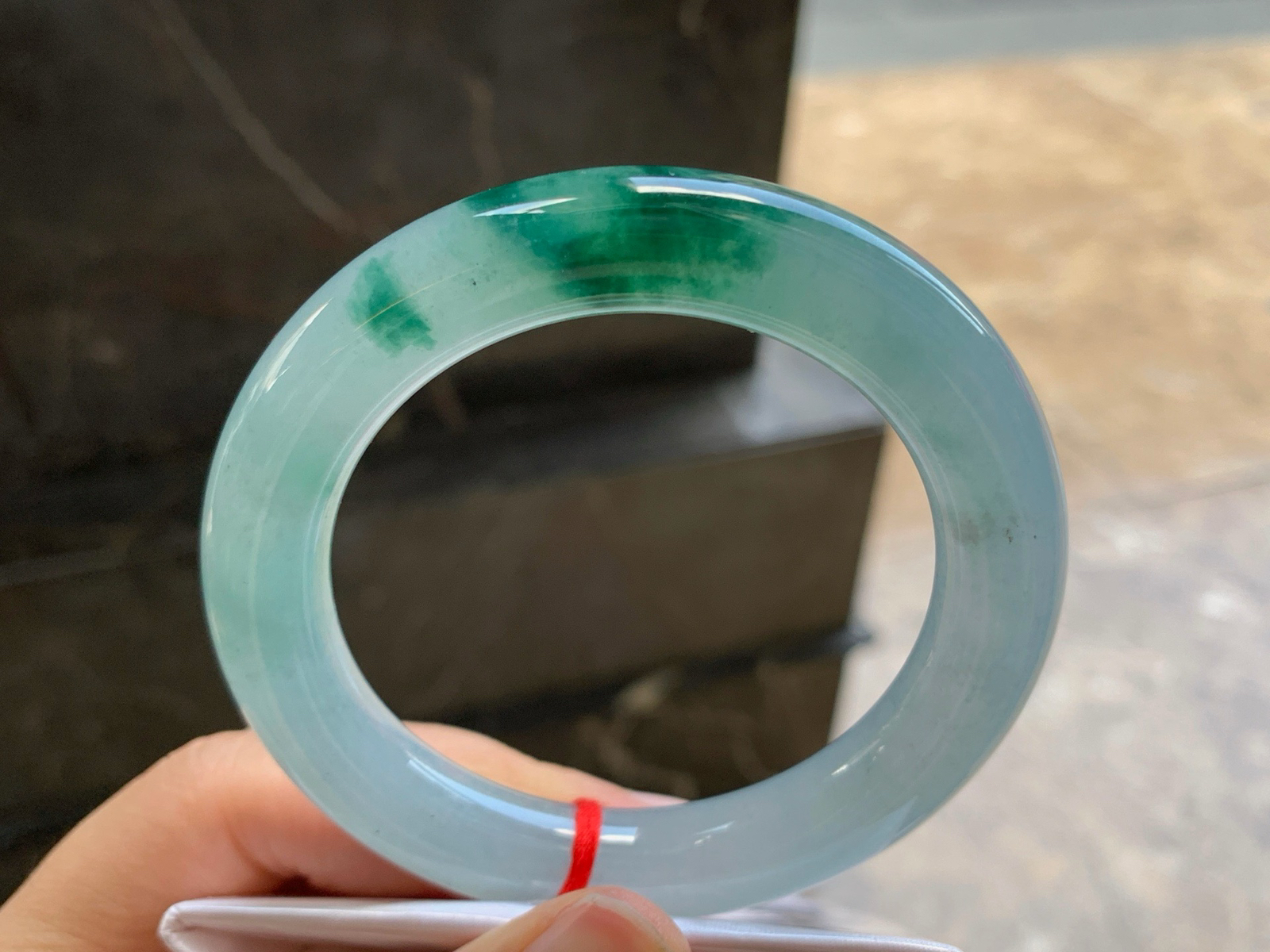 55-11
飘花圆条手镯^_^颜色鲜艳