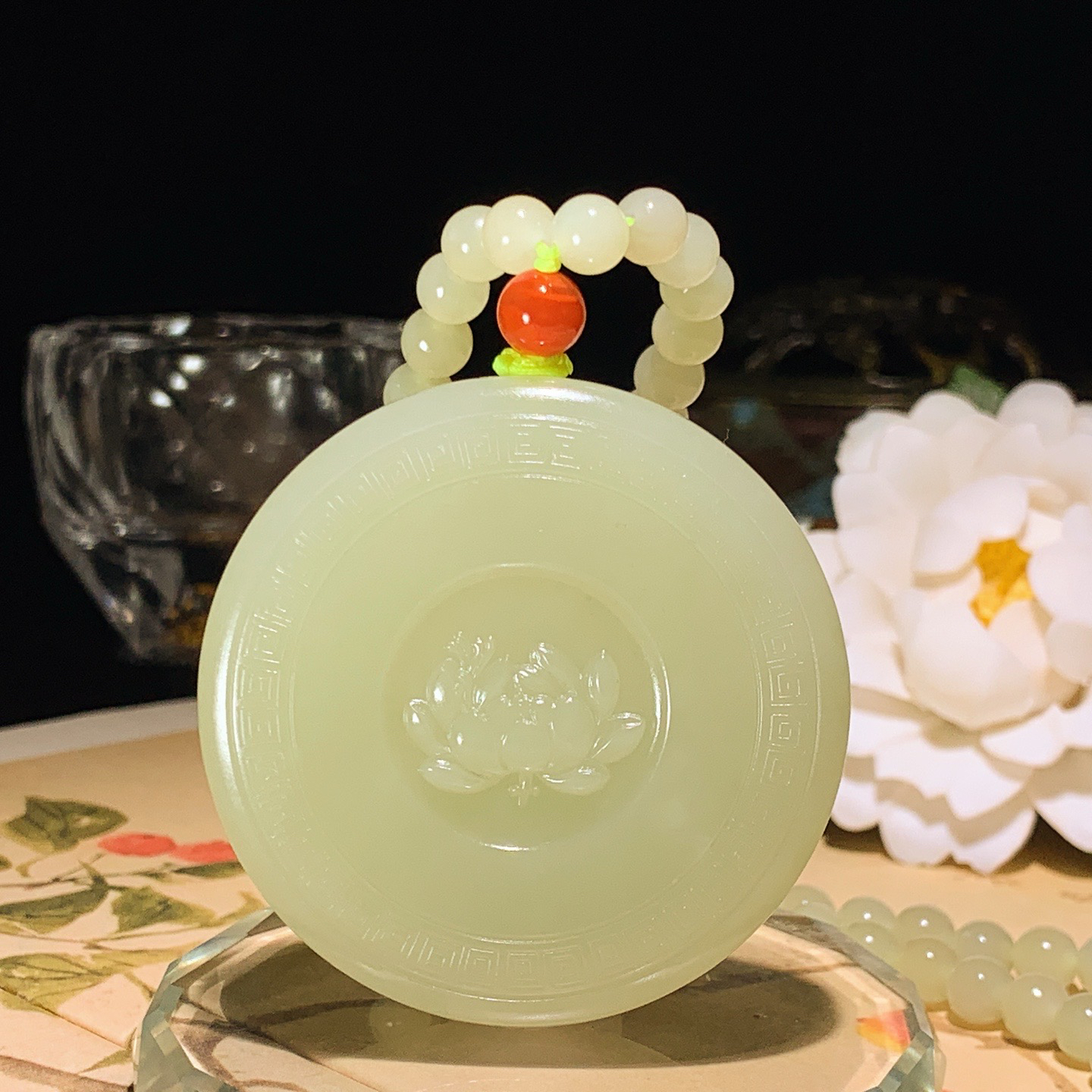 新疆和田玉若羌黄口料招花开富贵挂件！尺寸52/9重85.8克 玉质细腻油润 底色纯净 脂粉好，品质好。lt260605