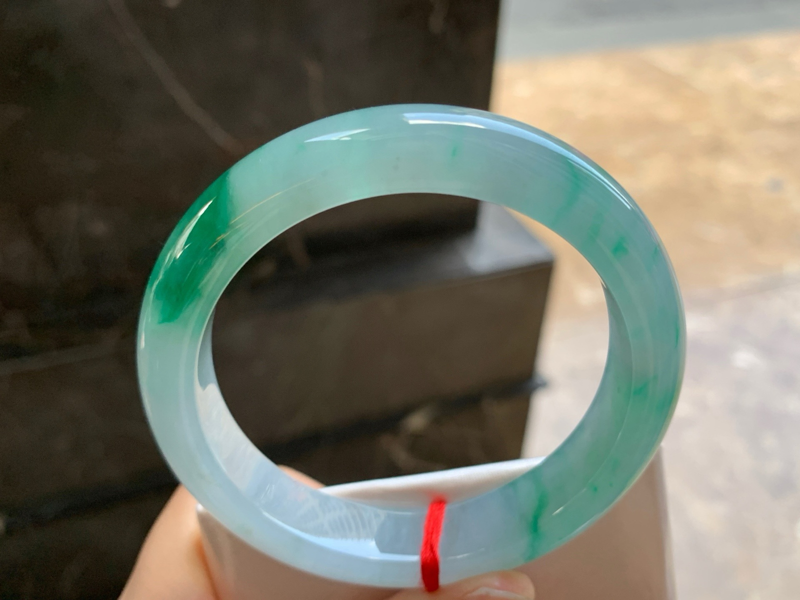 58.5-13.2-9.1
绿花手镯^_^玉质温润