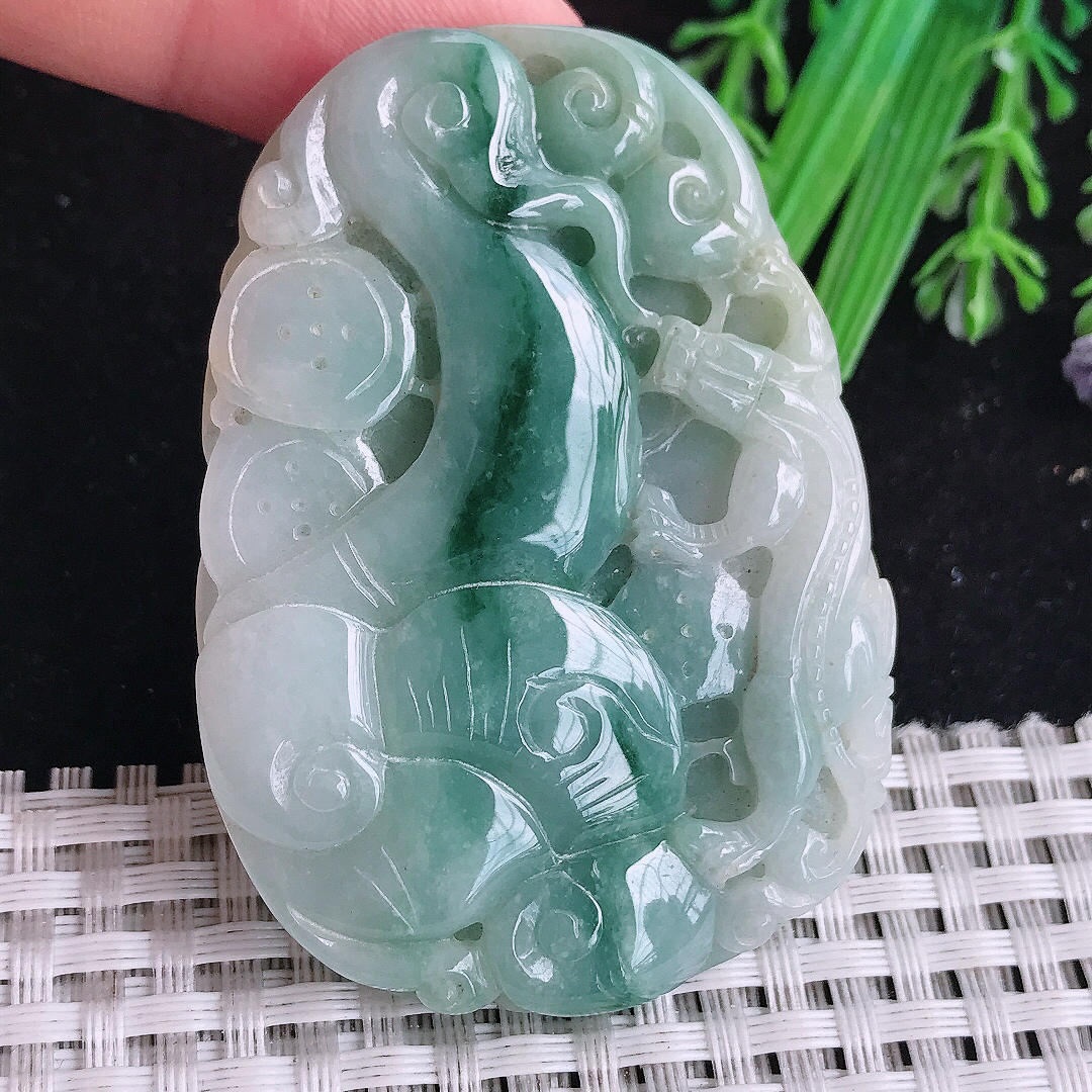 实拍A货翡翠59.6/42/7.2老坑温润飘花仿古龙牌吊坠翡翠玉牌挂件