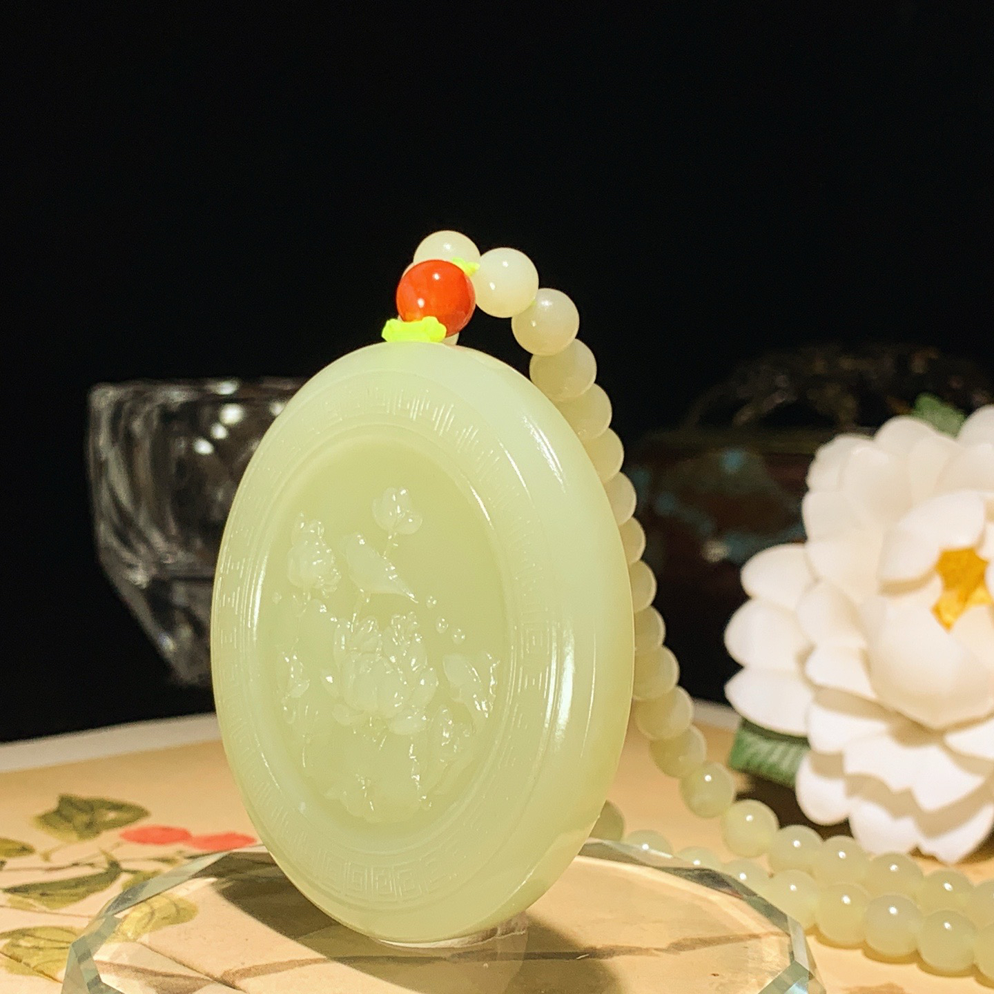 新疆和田玉若羌黄口料招花开富贵挂件！尺寸52/9重85.8克 玉质细腻油润 底色纯净 脂粉好，品质好