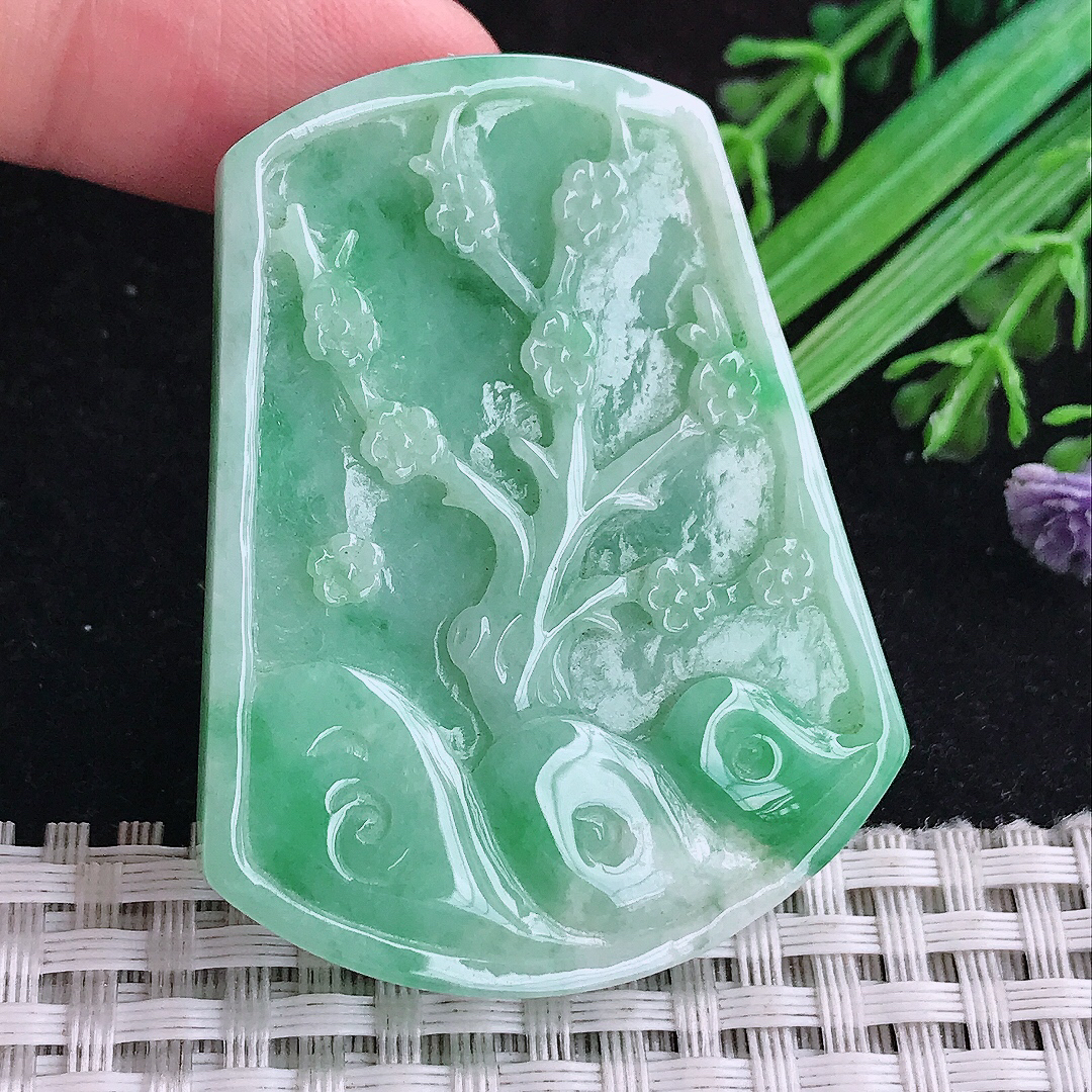 实拍A货翡翠51/40/5老坑精美温润满绿梅花吊坠翡翠玉牌挂件