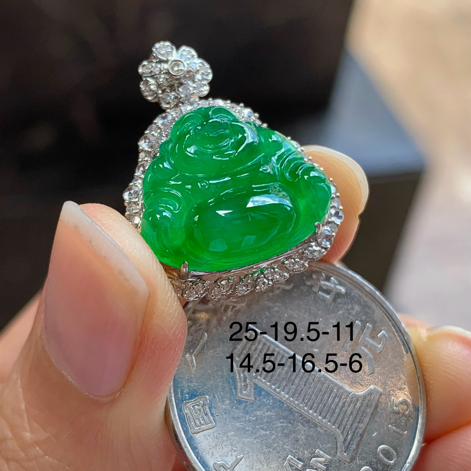 金钻镶嵌辣绿色佛公^_^种色鲜艳