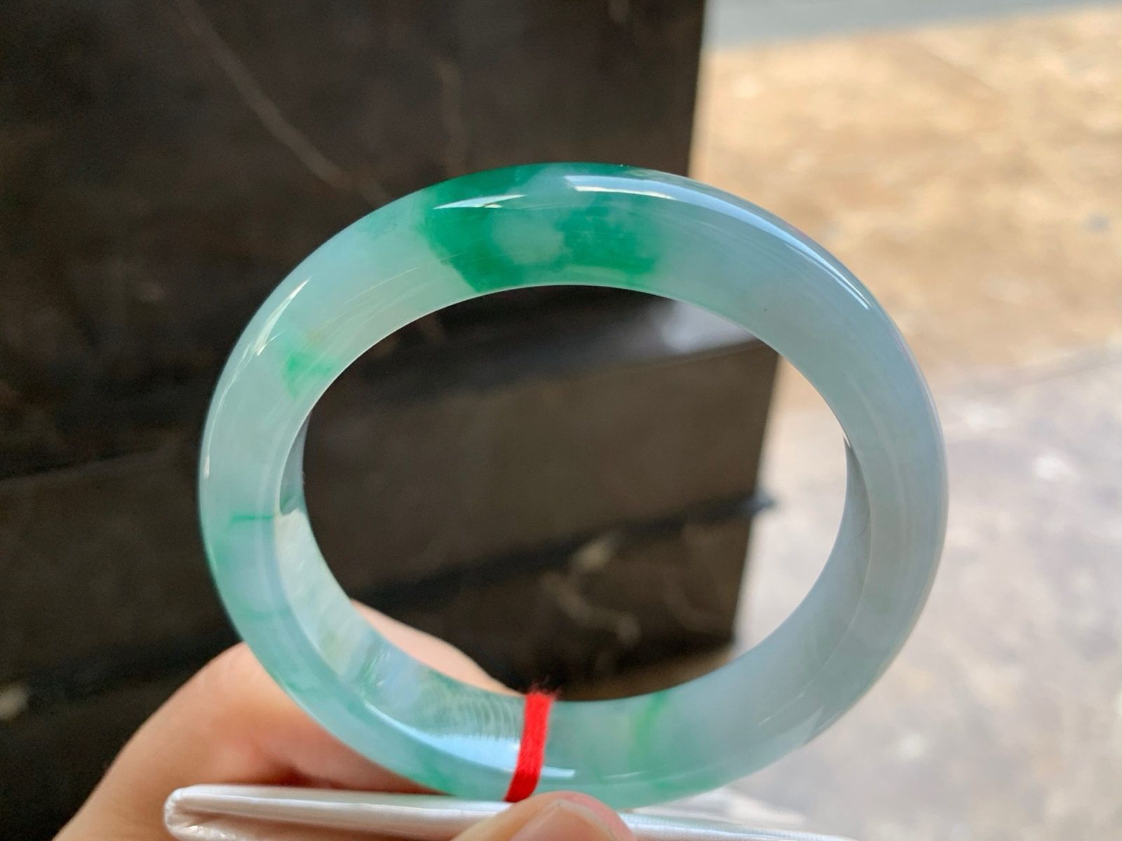 58.5-13.2-9.1
绿花手镯^_^玉质温润