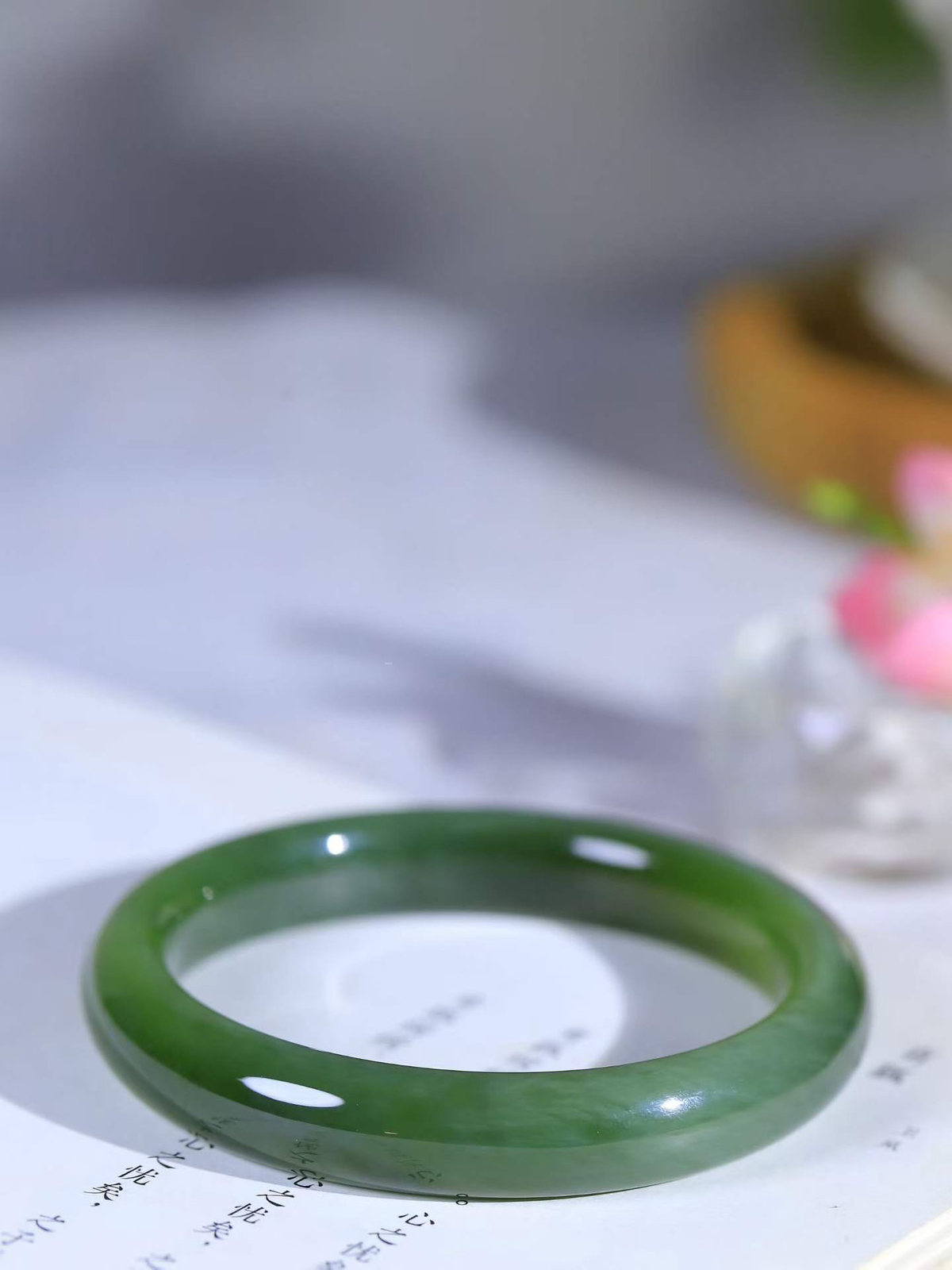 【碧波流转·手镯】

精品️和田玉碧玉猫眼手镯，玉质细腻温润，手感舒适，️线条流畅，简约大气，美自天成，佩戴于腕间，婉约之美，举手投足间透出那份低调奢华，醉人心扉。
重47克 内径圈口57mm尺寸11-8.2mm  FDA-13501508