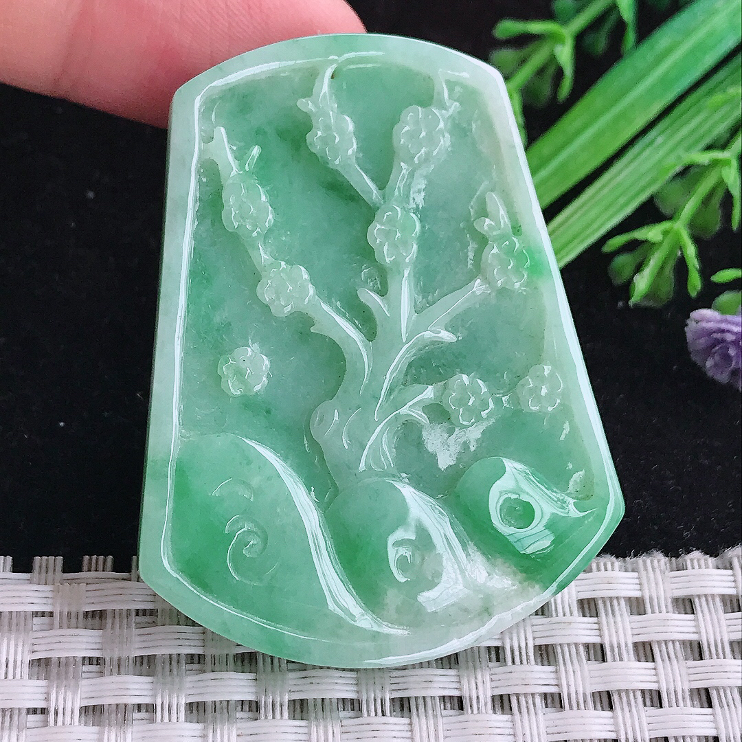 实拍A货翡翠51/40/5老坑精美温润满绿梅花吊坠翡翠玉牌挂件