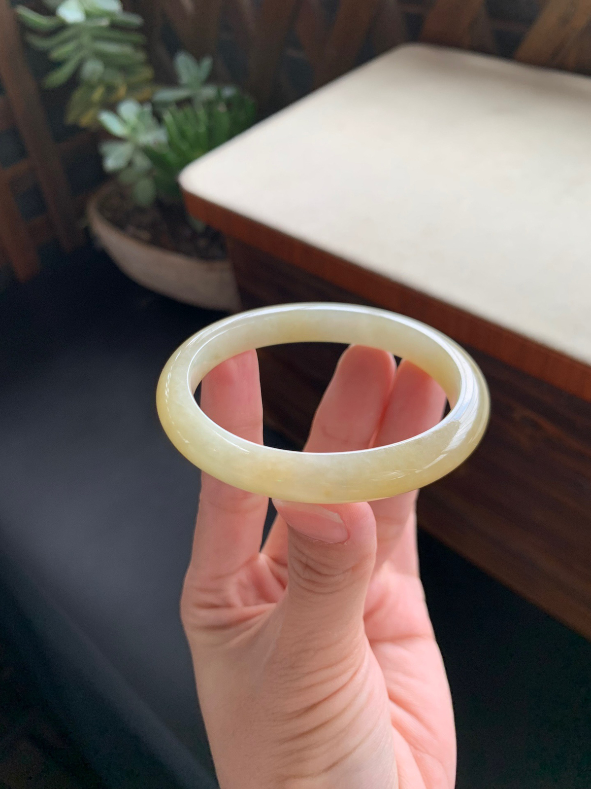 55.1圈口黄翡贵妃手镯，小棉丝可忽略