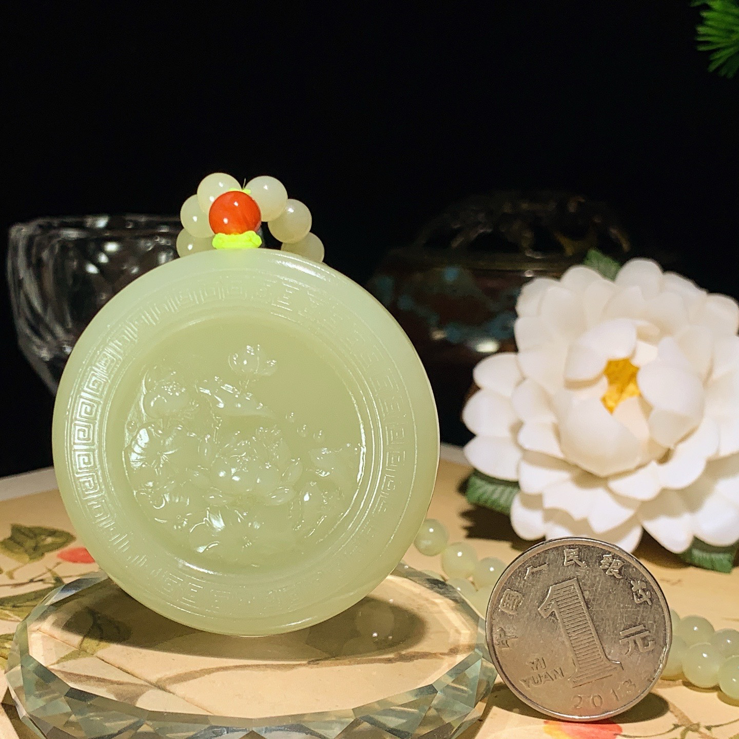 新疆和田玉若羌黄口料招花开富贵挂件！尺寸52/9重85.8克 玉质细腻油润 底色纯净 脂粉好，品质好。lt260605