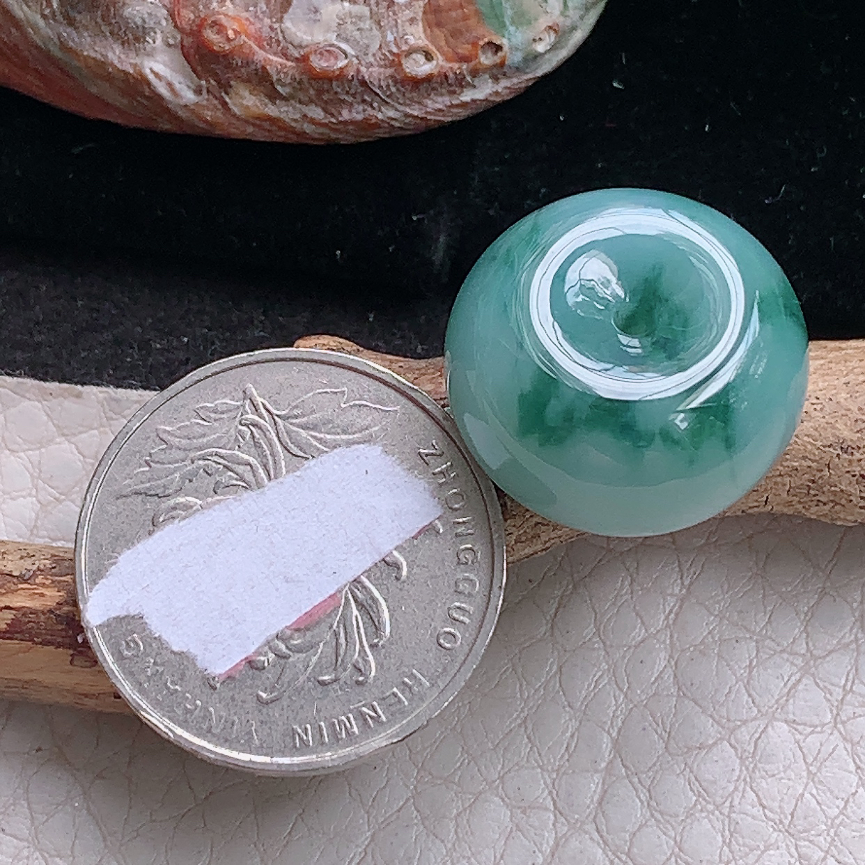yn实拍21*12.3缅甸翡翠a货精雕冰飘花饱满面包扣 玉扣玉吊坠