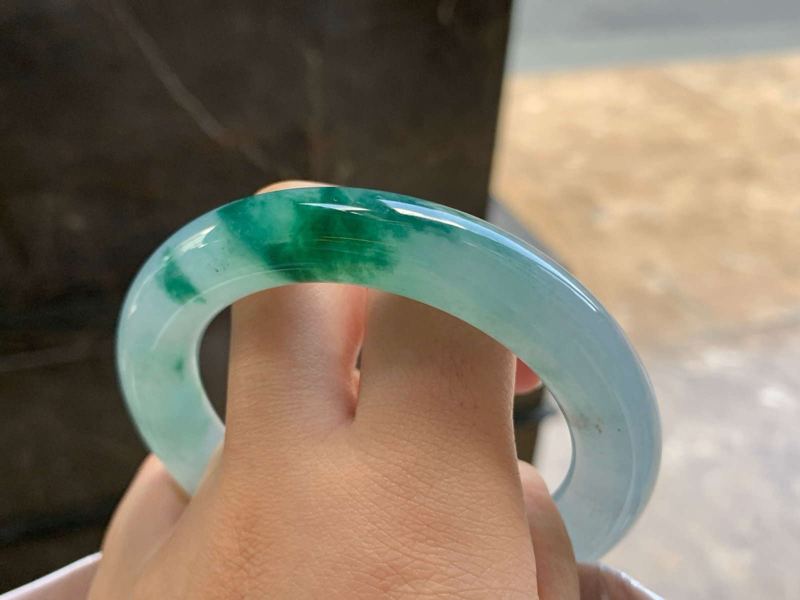 55-11
飘花圆条手镯^_^颜色鲜艳