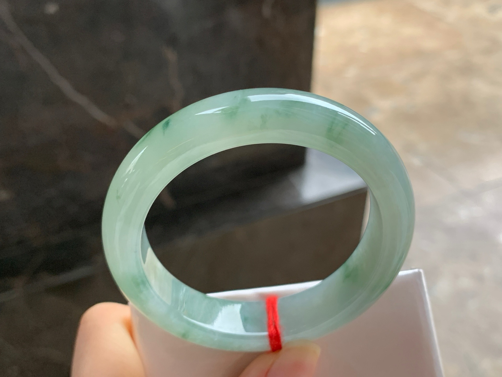50.5-12.4-8.4
飘花手镯^_^细腻
