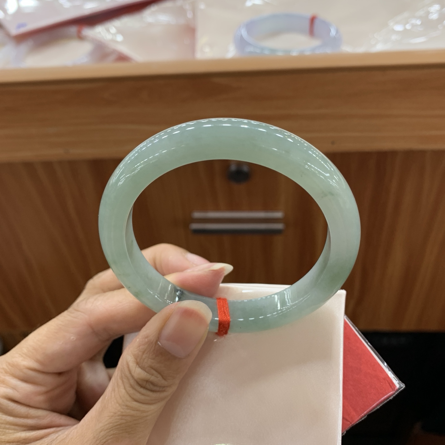 060401AX 飘花正圈翡翠手镯 54.6-10-8