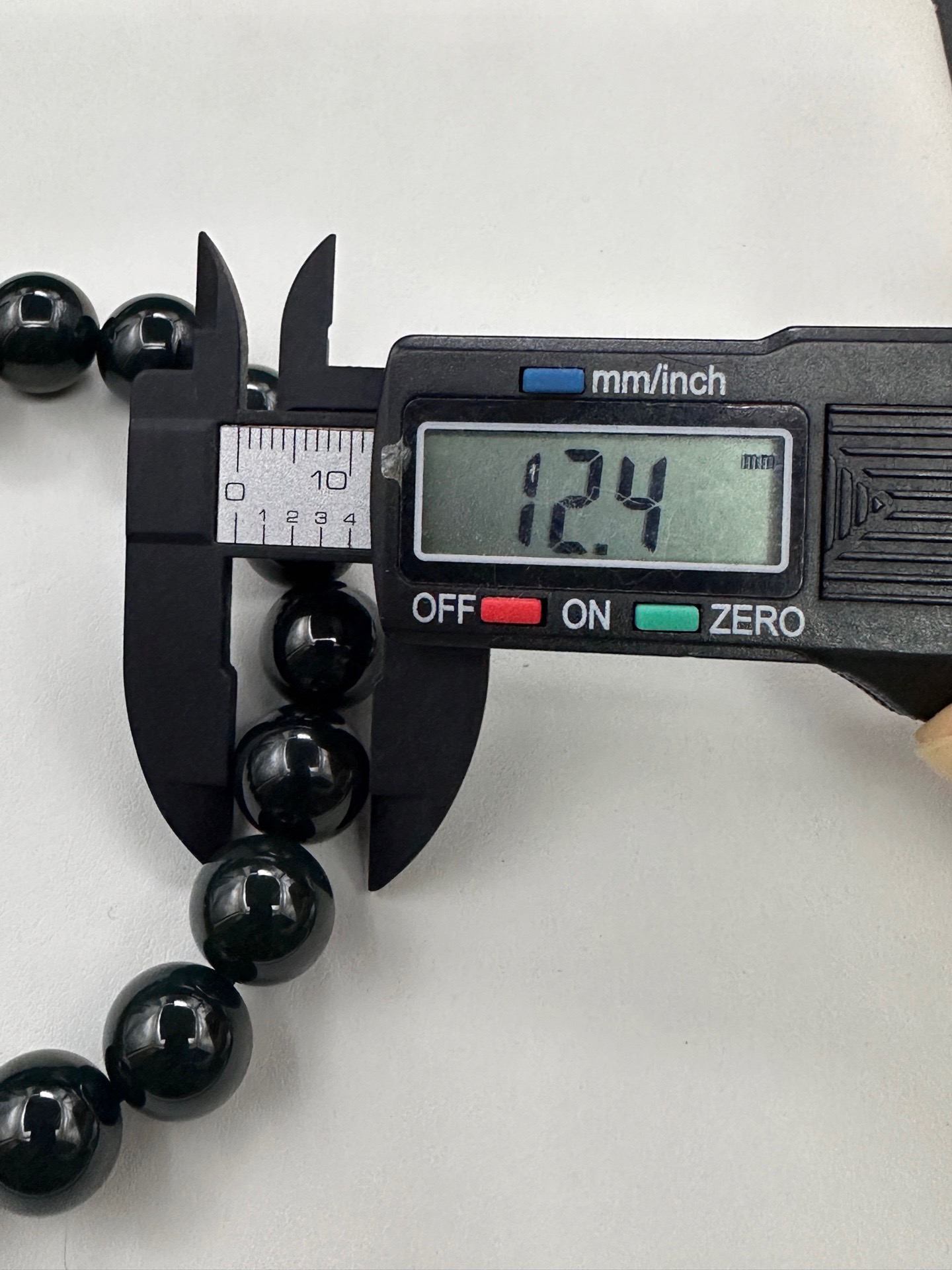 ️【墨翠手串12mm+】老坑高冰   黑度好  灯照全透  呈帝王绿  种老起光   底极细腻  圆润饱满