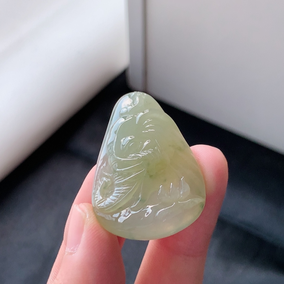 冰黄挂件 色系艳丽，料子冰润细腻，品相喜悦，佩戴优雅灵气 货号33603，36.8-24.3-8.2