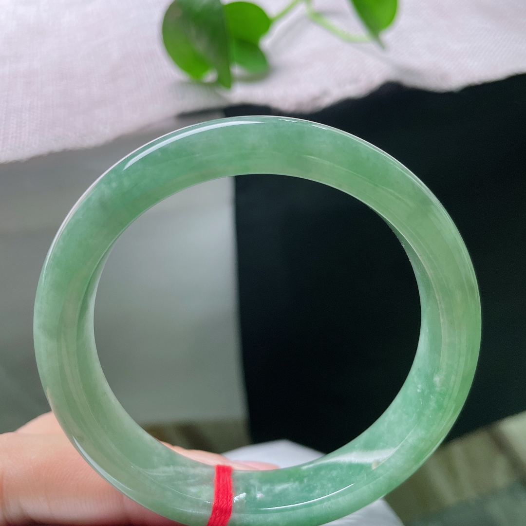 56/11.8/7.5，湖水绿正圈，水头好，佩戴显气质，显白，宁静致远，无裂，ss54467a