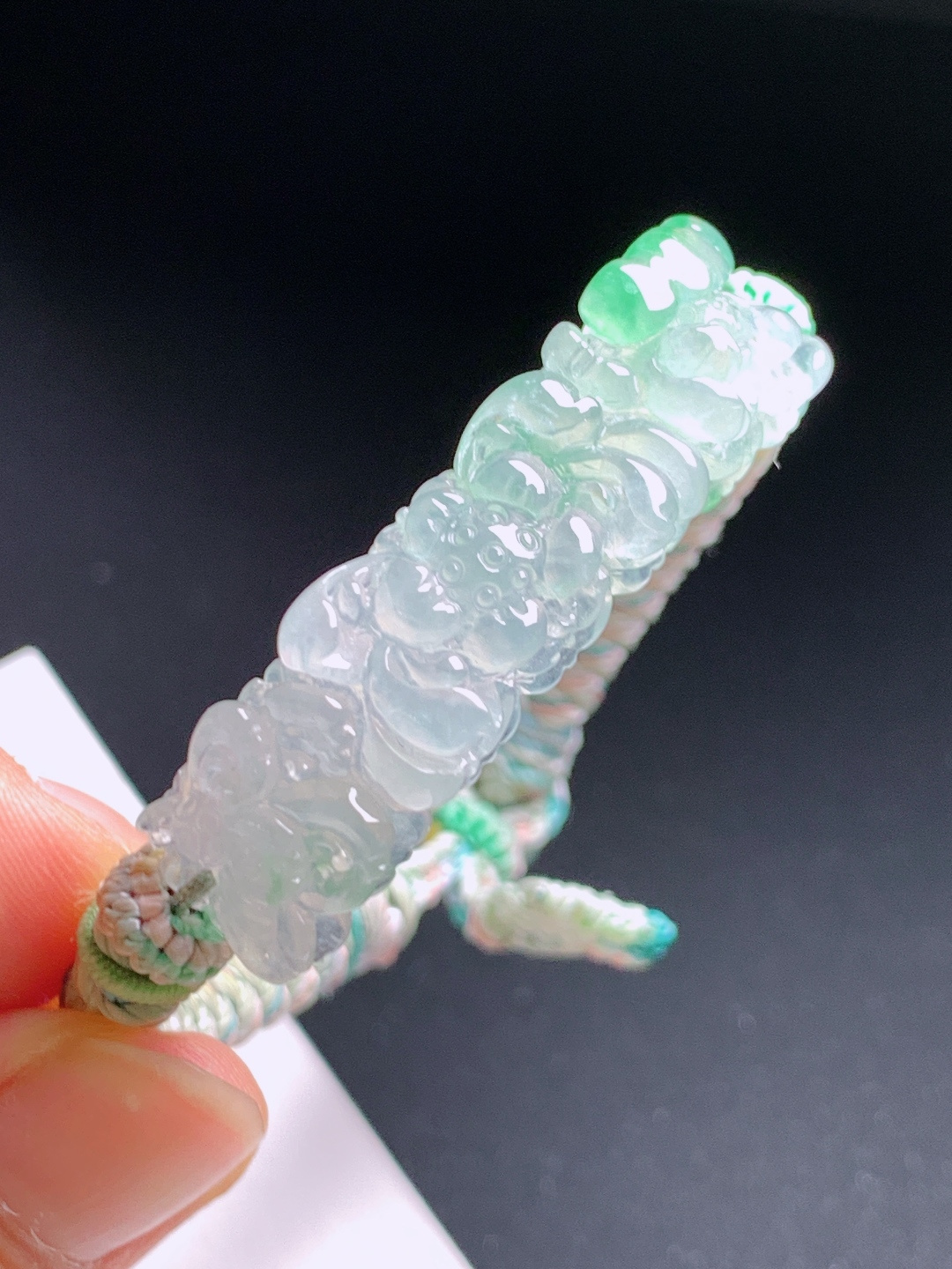 ️ 冰种飘绿莲花手牌，冰透飘翠雕工细腻，手工编绳温婉别致 裸石43.3-11.5-9.6 5306