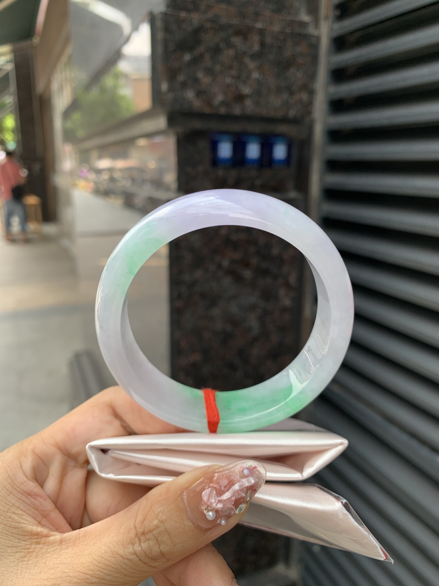 春彩宽版正圈 58.7-8-16.5 0605-N884 打灯棉线，底妆水润细腻，淡淡粉底与绿花搭配