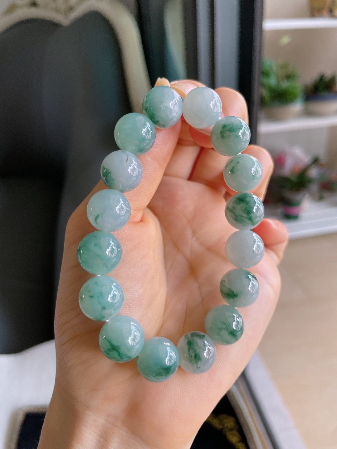 天然翡翠A货，冰飘花手串，尺寸：12.5mm。【编3866】