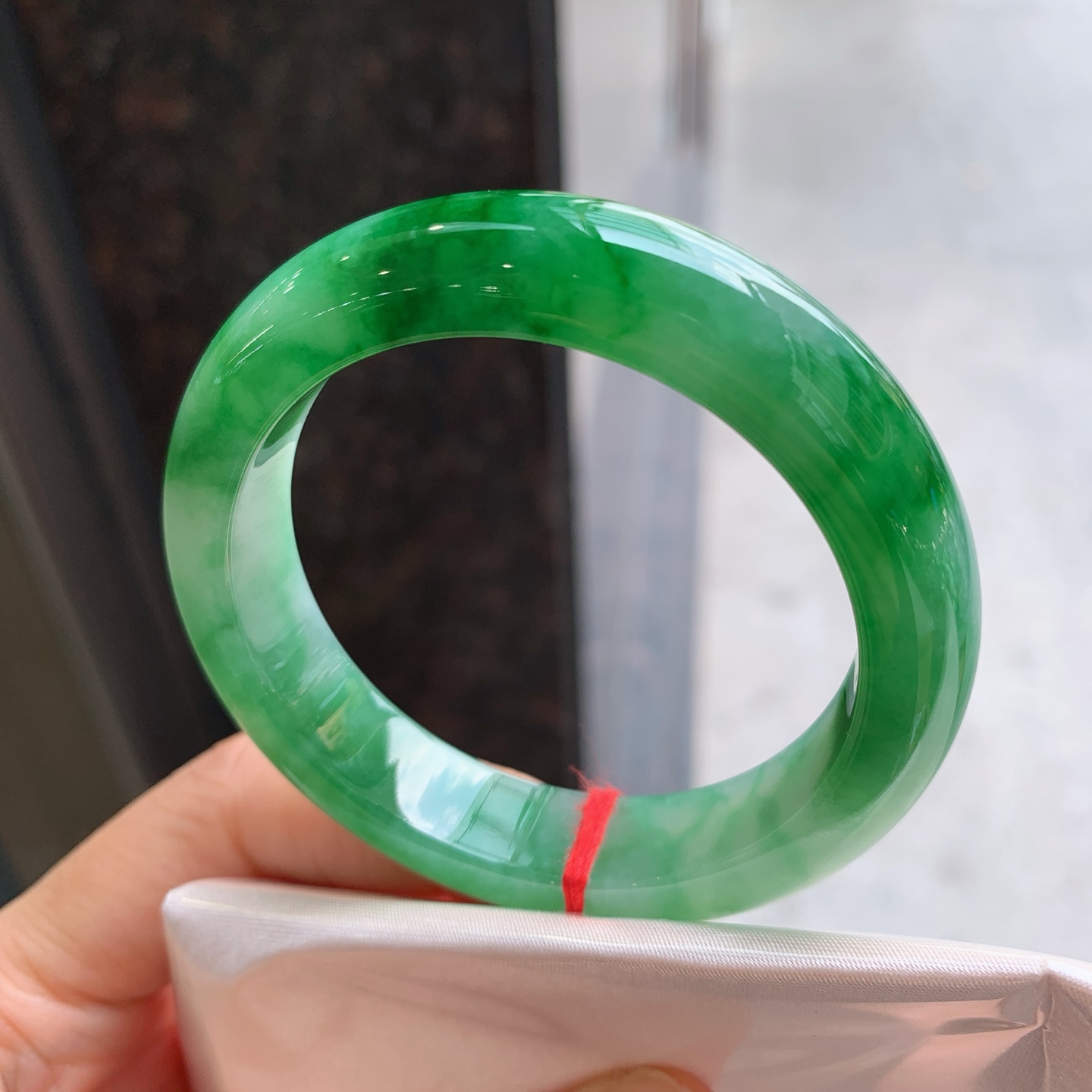正圈飘绿 微细纹 尺寸：50.8/12.2/8.2 小圈口