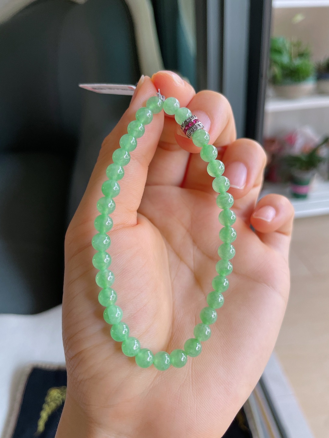 缅甸天然翡翠A货，冰满绿晴绿手串，尺寸：5.3mm。【编3548】