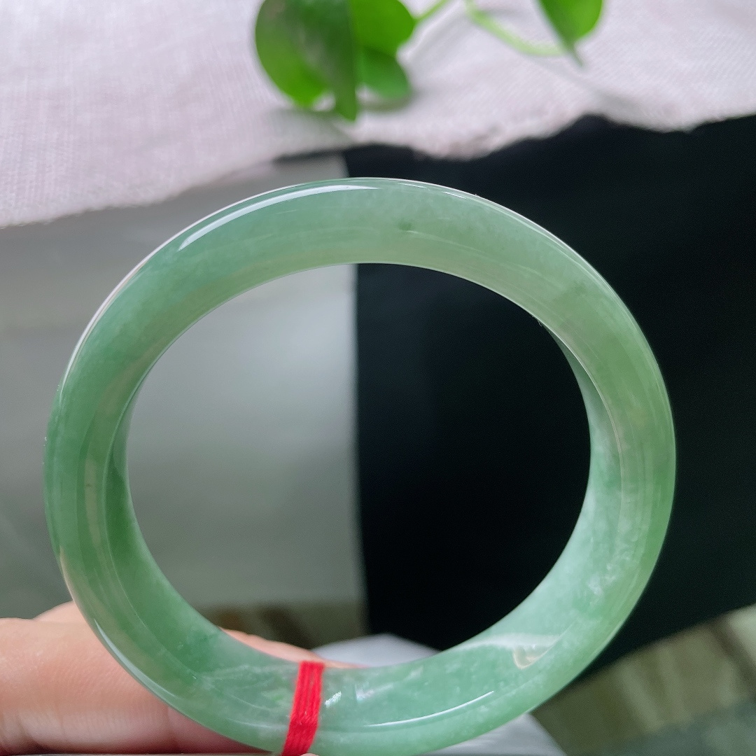 56/11.8/7.5，湖水绿正圈，水头好，佩戴显气质，显白，宁静致远，无裂，ss54467a