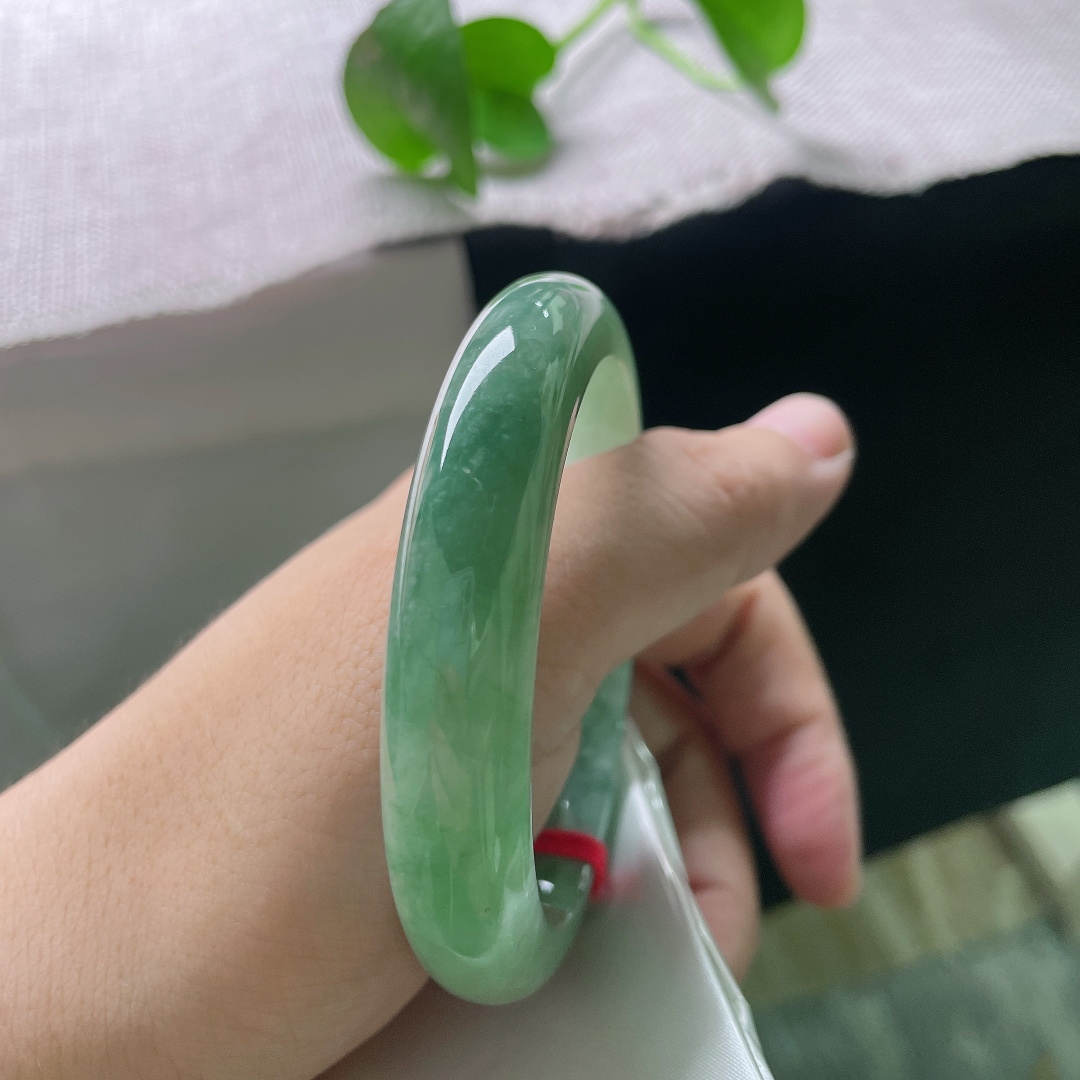 56/11.8/7.5，湖水绿正圈，水头好，佩戴显气质，显白，宁静致远，无裂，ss54467a