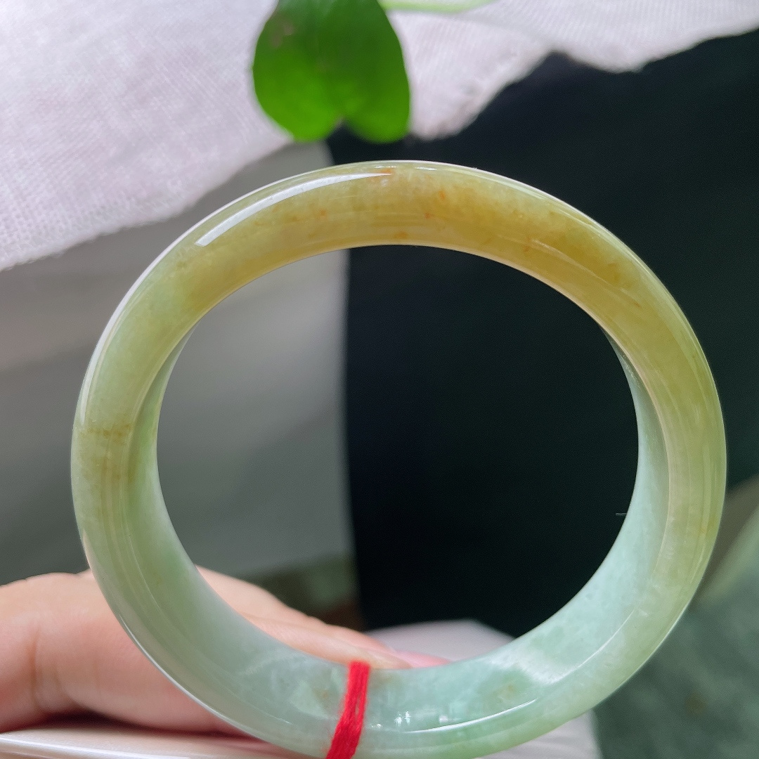 55.2/12.9/7.1，黄翡正圈，水润，肉质细腻干净，一点指甲纹可以忽略，ss54447a