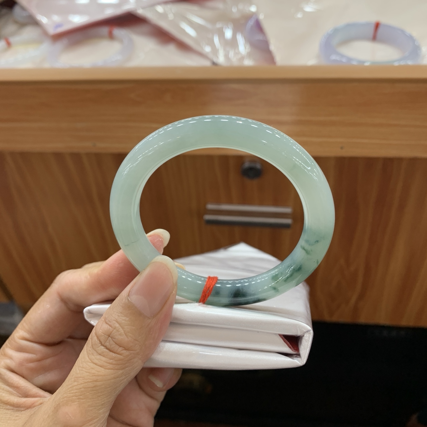060404AX 飘花圆条翡翠手镯 53.4-9.2