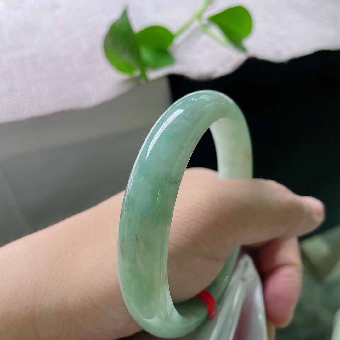 绿底正圈，水润细腻，温婉可人，贵气，洒金，无裂，ss54469a