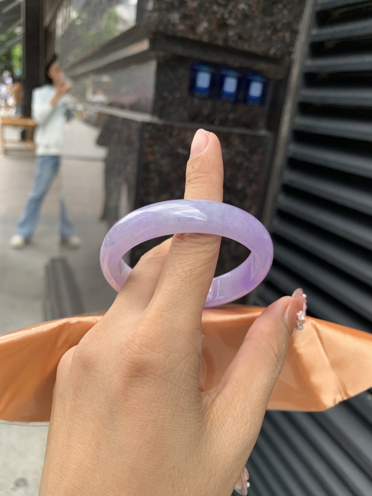 0605-N900，打灯细纹，底妆水润，满圈吸睛抢眼，浪漫迷人，仙气飘飘，优雅高贵显气质，感满满，满满底色均匀不失色，不同光线不一样视觉感受